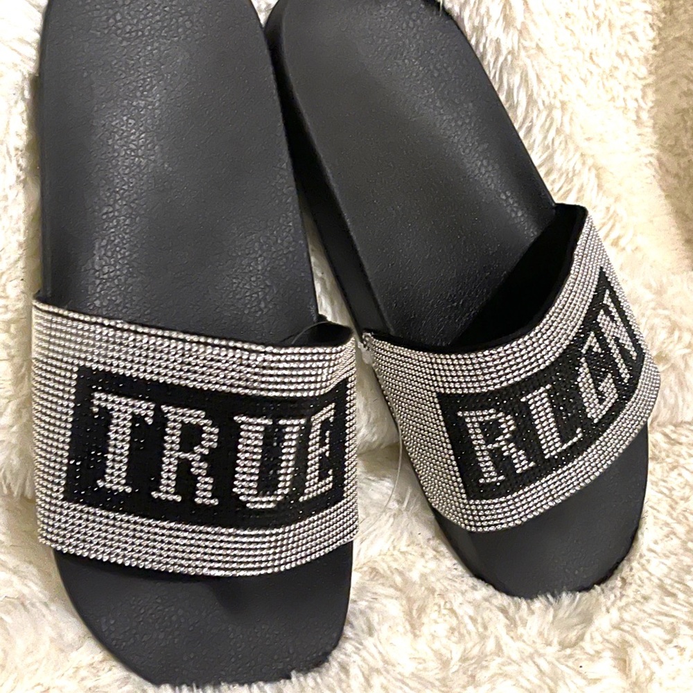 NEW True Religion Bling Jewel Black Slides, NWOB Perfect for spring and summer
